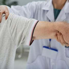 künstliches schultergelenk grad der behinderung